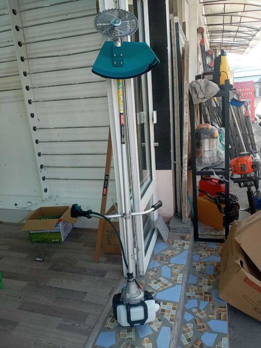 Газонокосилка (Триммер бензиновый)