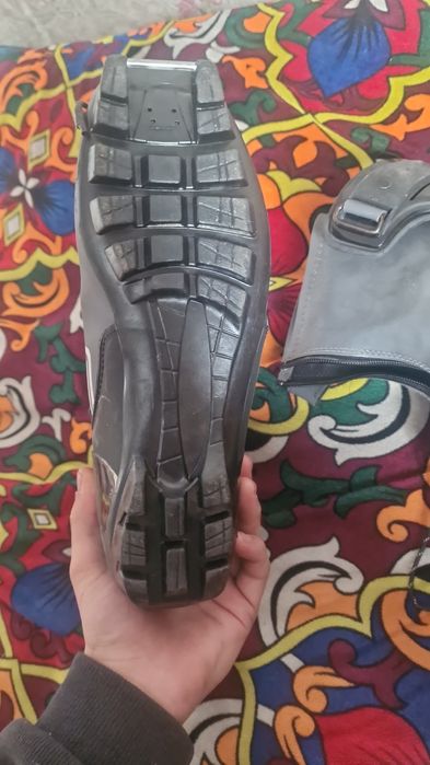 Продам лыжные ботинки