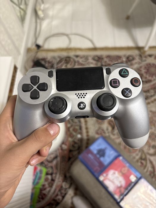 Продам PS 4 c играми