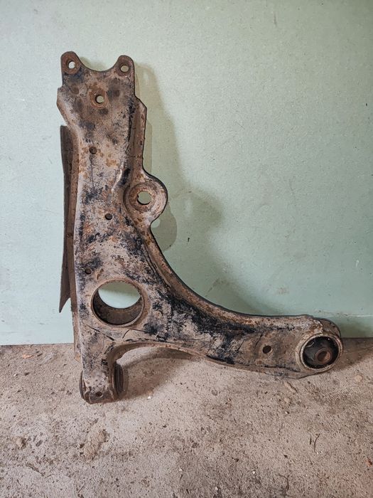 Рычаг передний Passat B3