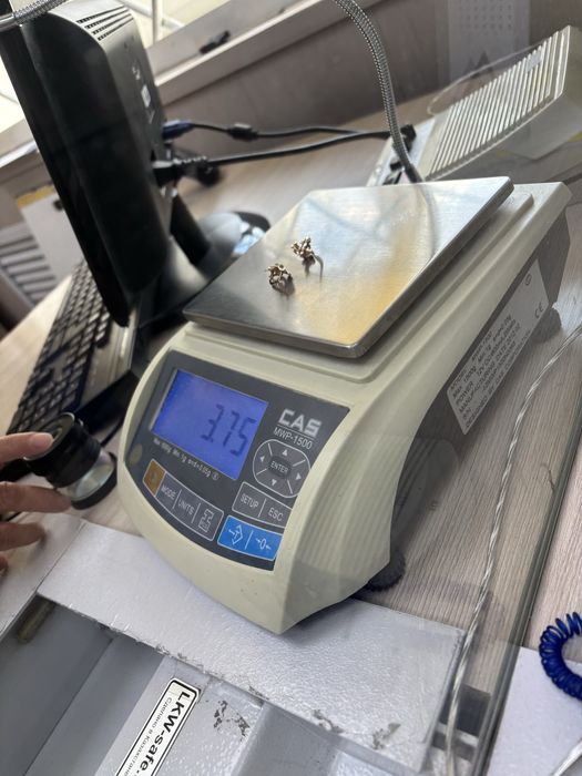 Продам серьги с бриллиантами