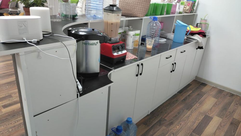 Барный стол со стульями