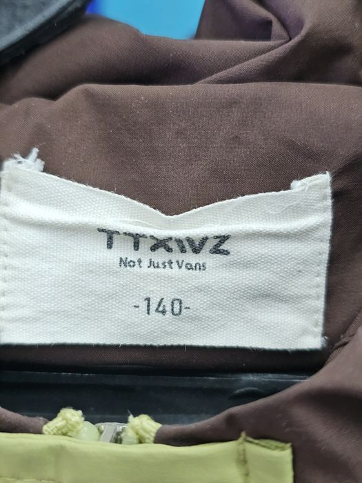 Продается ветровка на мальчика рост 140