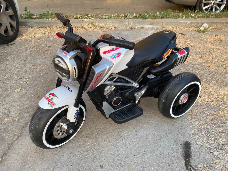 Motocicleta electrica cu 3 roti pentru copii