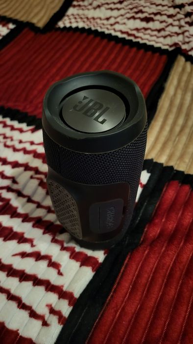 Vând boxă JBL bună