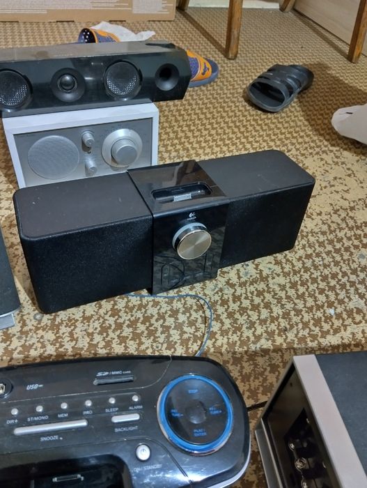 Дог станции радио часовници с блутут