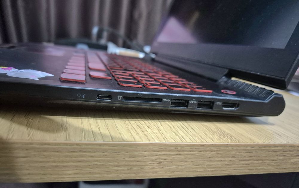 Laptop gaming Lenovo Y520-15IKBN -- diag. 15.6" / i7-7700HQ / 8sau16GB Ram / 256/512 GB / GTX 1050 4GB/ W11