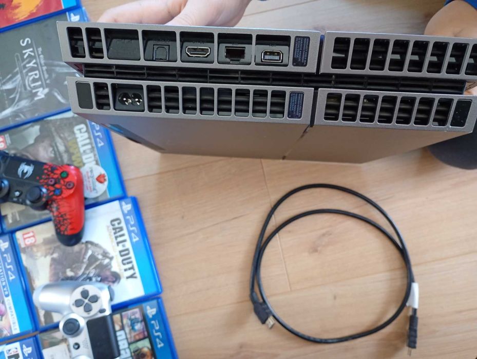 Play Station 4 Batman Edition 2 джойстика и игри