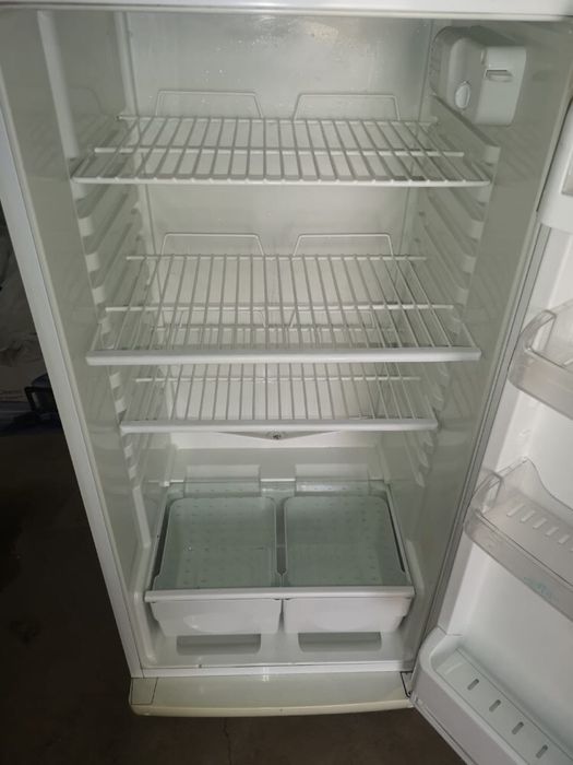 Продам ХОЛОДИЛЬНИК (с морозильной камерой)