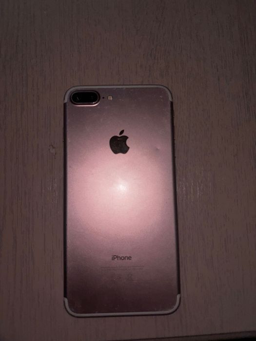 Продам айфон 7+ !