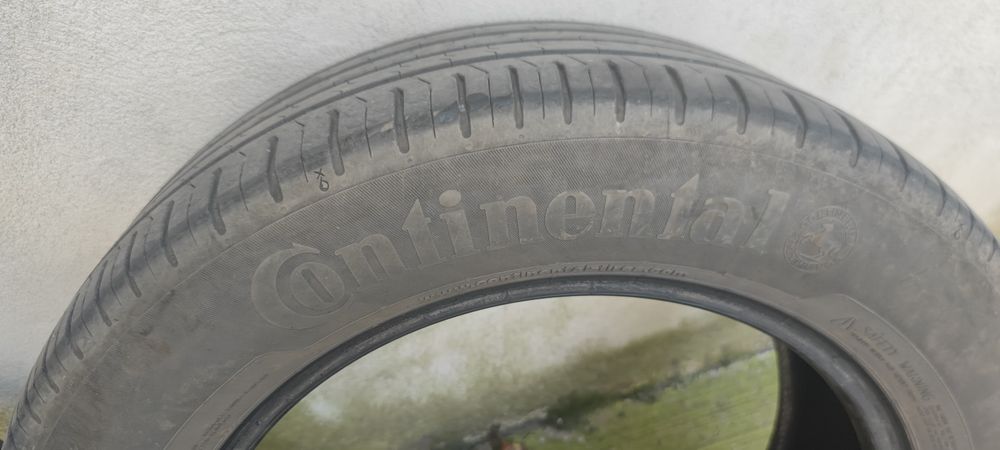 Vând set 4 cauciucuri de vara Continental.