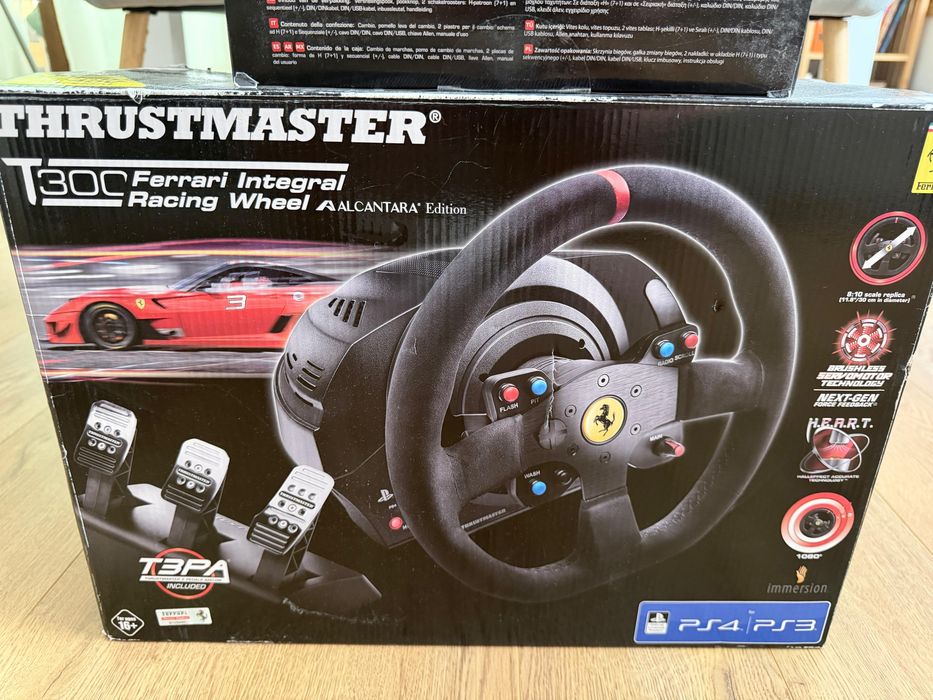 Volan cu pedale Thrustmaster T300 Ferrari Alcantara si schimbator TH8A