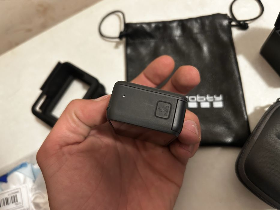 Gopro Hero 7 Black + 3 батерии кейс за зареждане и много аксесоари
