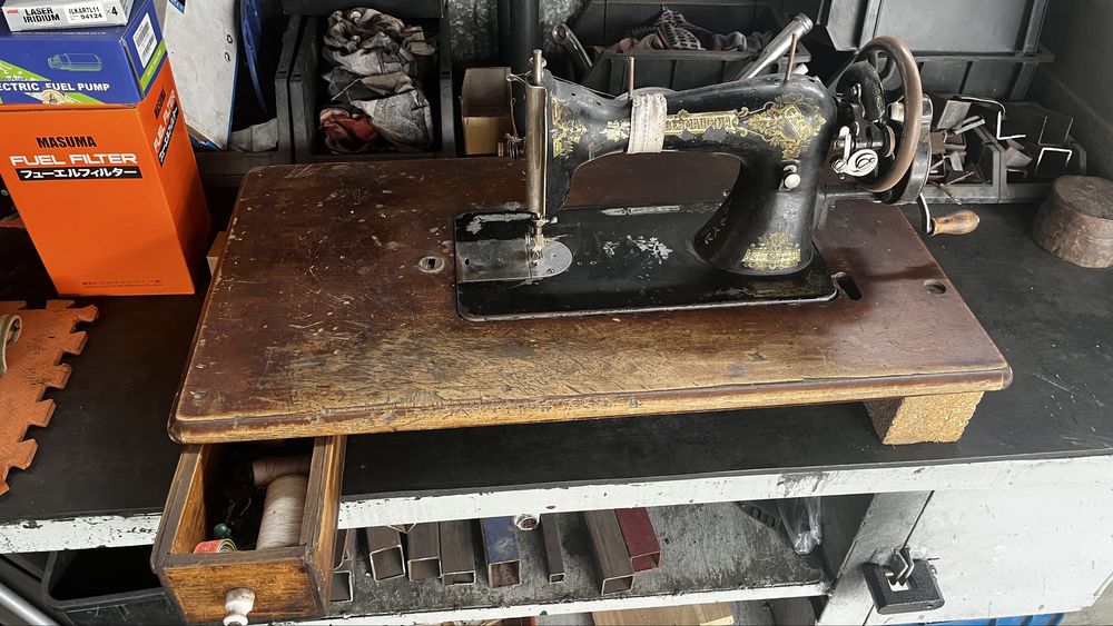 Винтажная швейная машинка