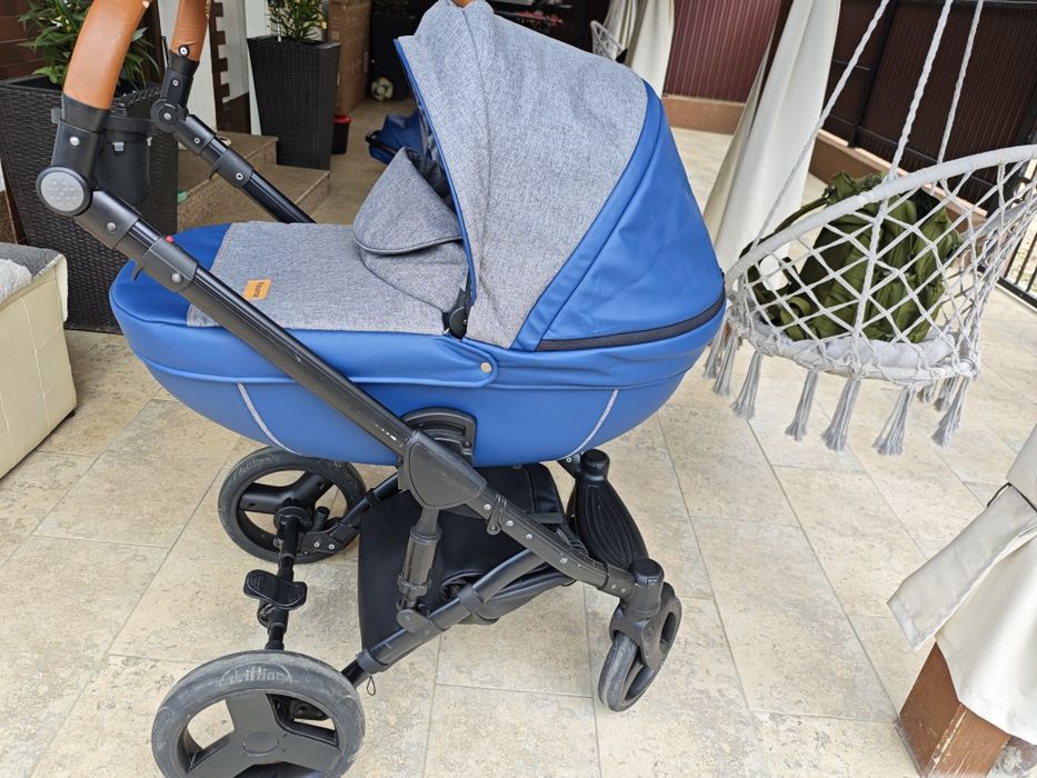 Vând cărucior Krausman 3 in 1 complet de accesorii