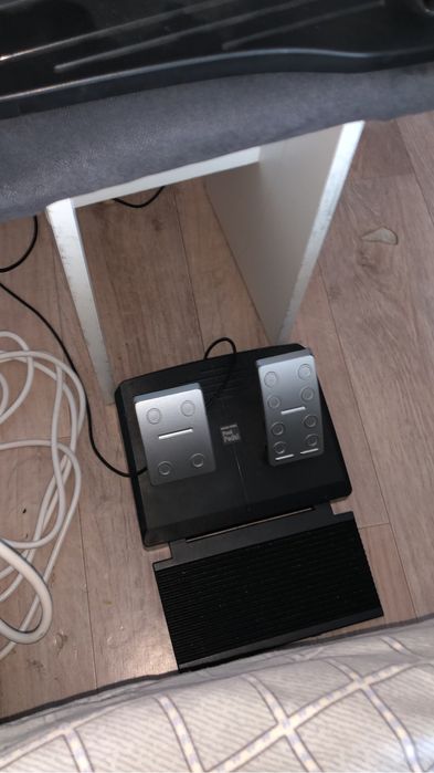 игровой руль.