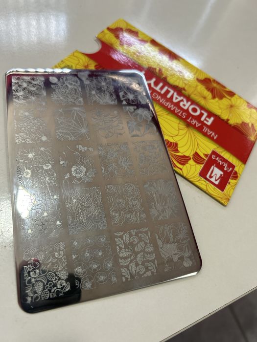 Moyra шаблони за нокти