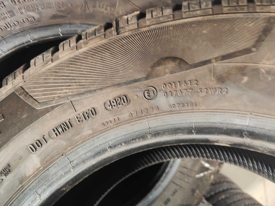 4бр.летни гуми 215/70/15C Continental