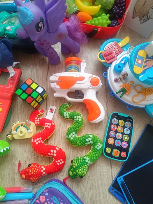 Коробка игрушек в отличном состоянии