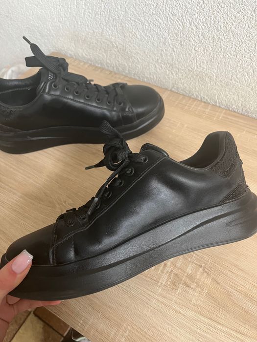 Обувки Guess- оригинални