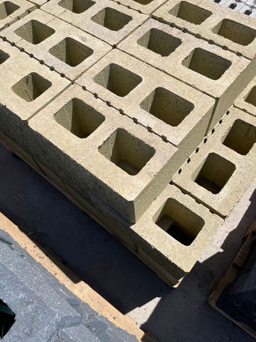 Рваные блоки сплитерные накрывочные крыша