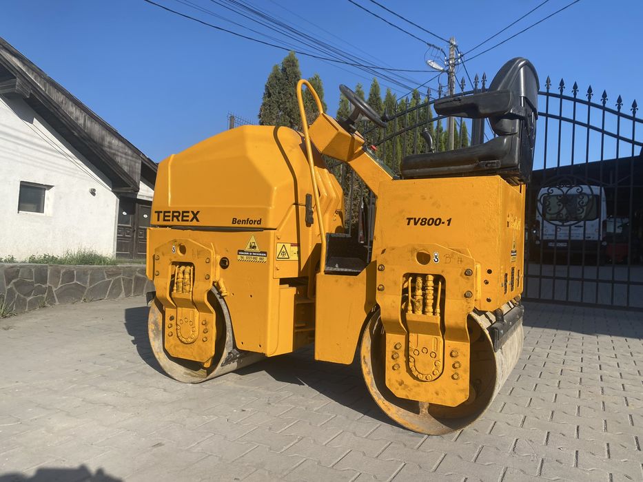 De vanzare sau da inchiriat vibrocompactor Terex Benford