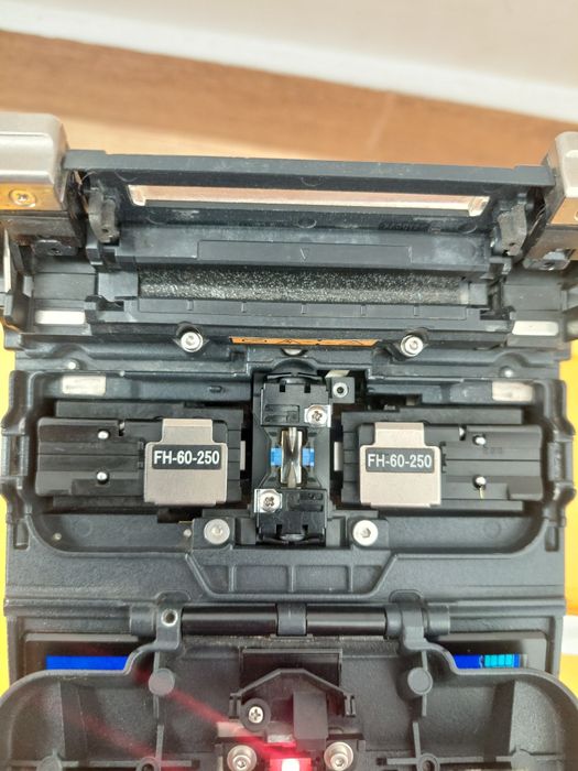 Fujikura 12S aparat de sudat fibra optica , sudura fibra optica