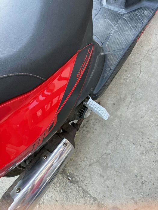 Scuter de 125cc ,pe benzina ,acte în regula
