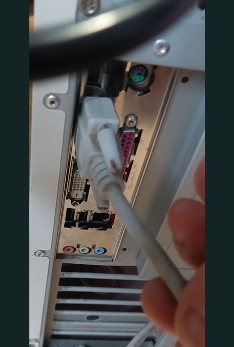 Calculator Unitate si monitor  Intel I3 4thread 4gb ram 120gb ssd