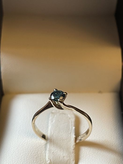 Inel aur galben 14ct cu diamant albastru