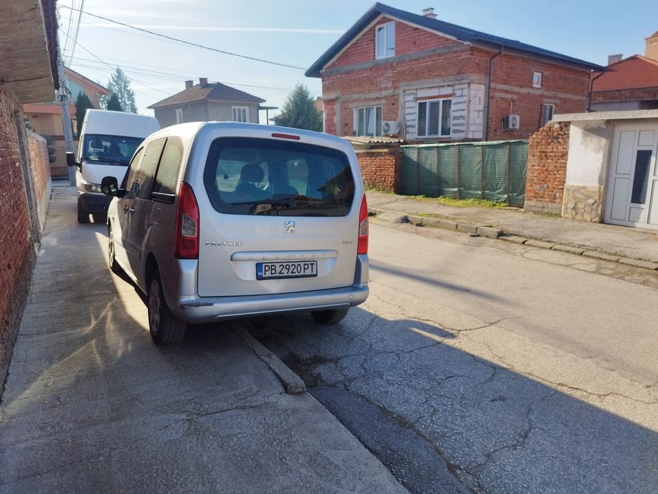 Продавам Пежо Партнер