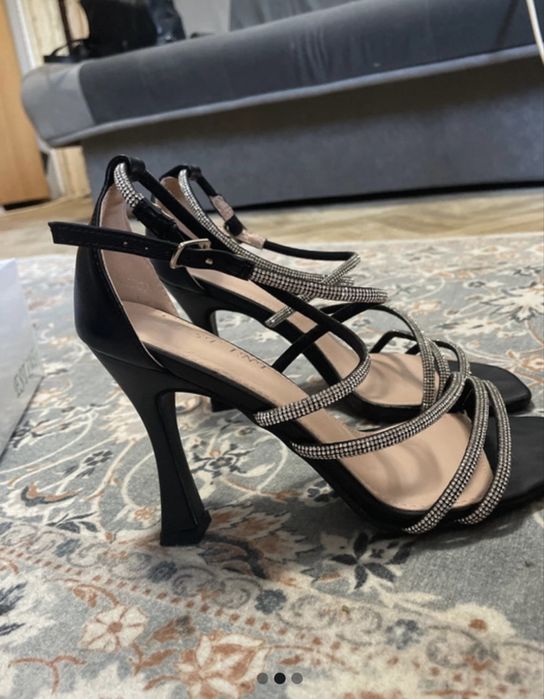 Pantofi eleganti cu strasuri