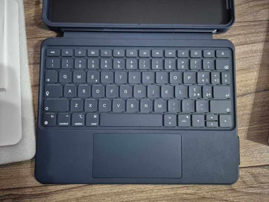 Husa Tastatura HOU iPad Air & Pro 11, Magnetic, Albastru, Resigilat