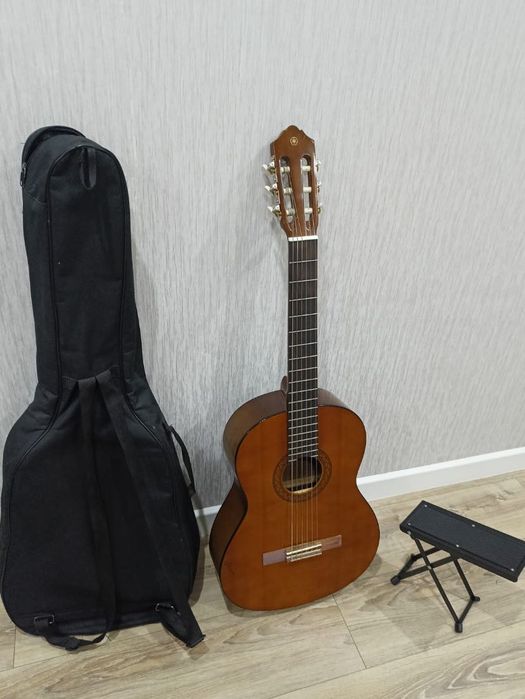 Продам гитару YAMAHA C 40