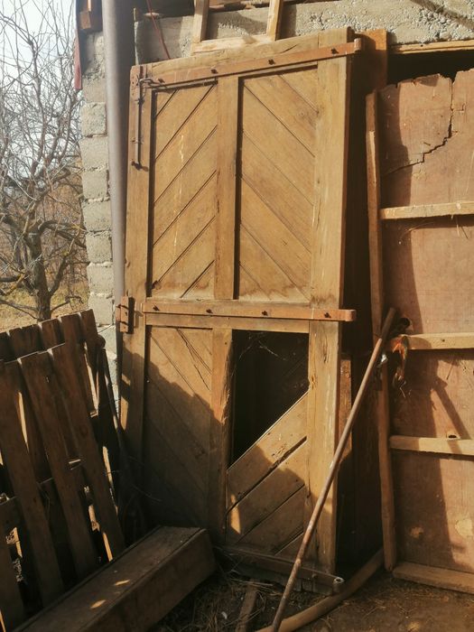 Vând uși crama de vin si țuică