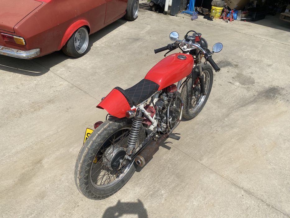 Motocicleta Honda CB50J CafeRacer