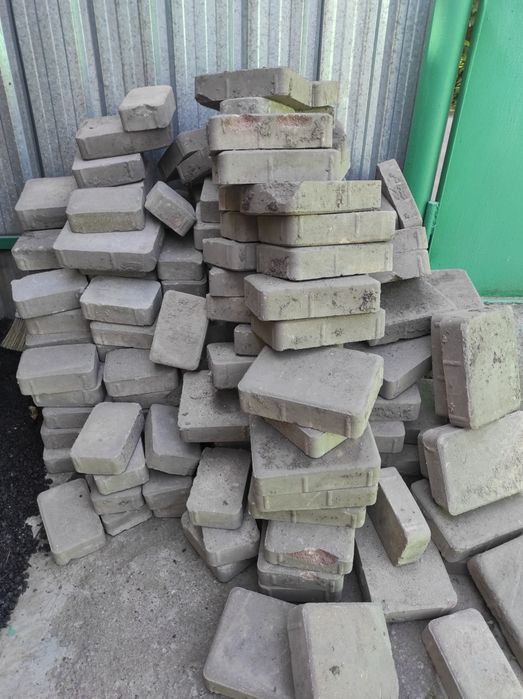 Продам брущатку б/у. 4,5 кв. Очень прочный