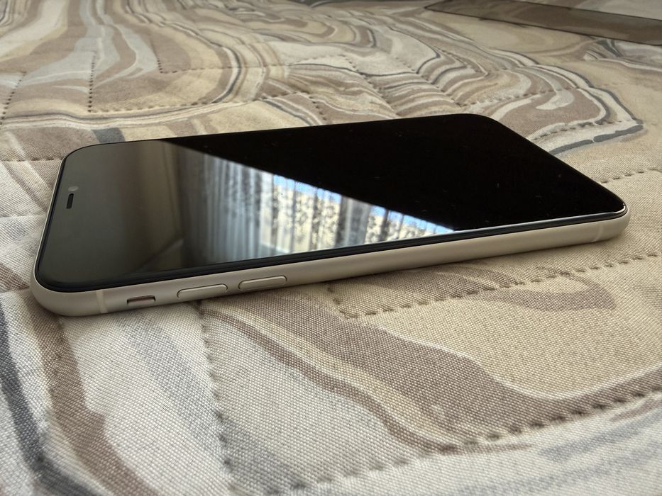 iPhone 11 64GB White