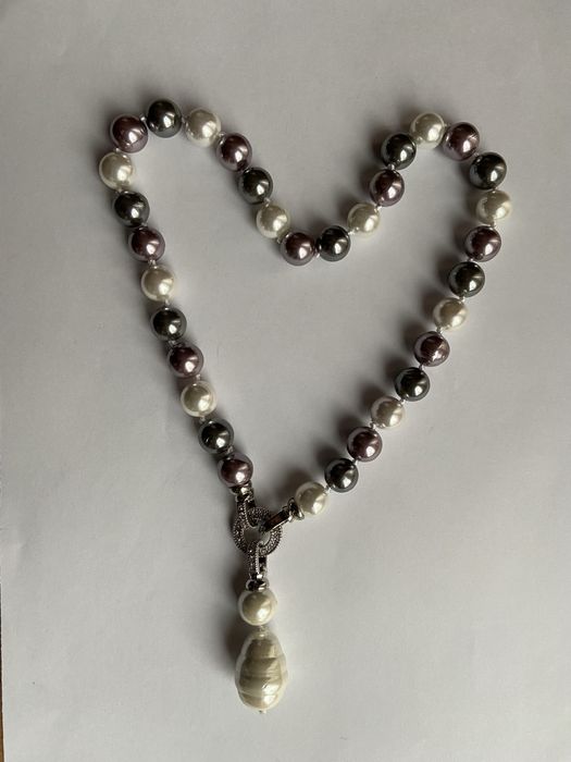 Colier din perle cu inchizatoare de metal