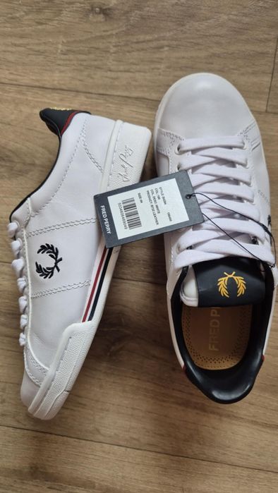 Продавам 2бр чисто нови кецове Fred Perry