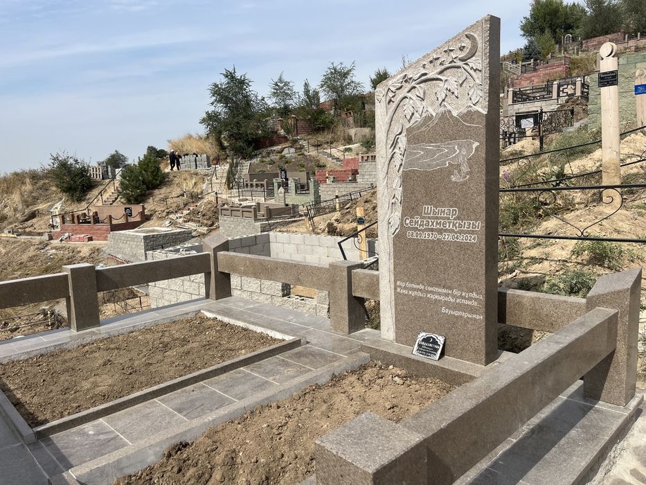 Ескерткіш тас Памятники