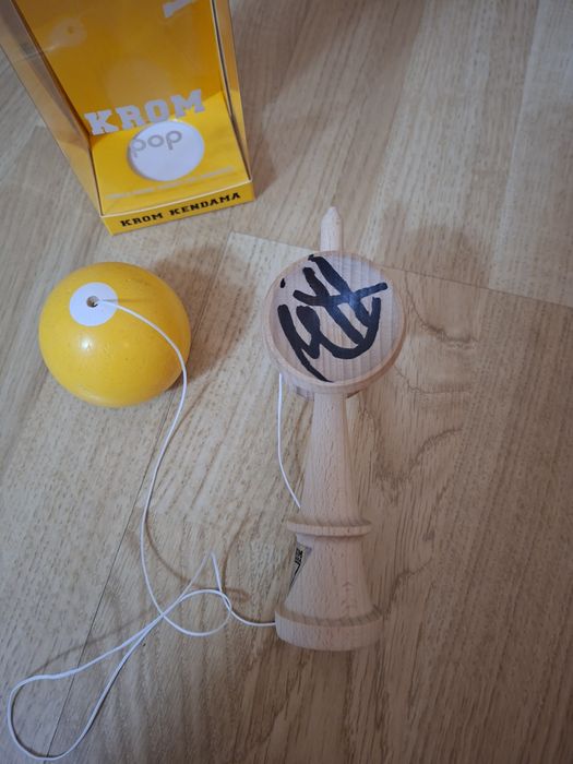 Kendama krom pop  semnata de XRemus