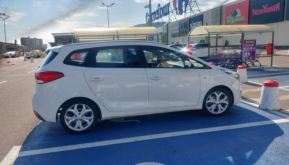 Vand sau Schimb Kia Carens 1,7 CRDI  An 2015
