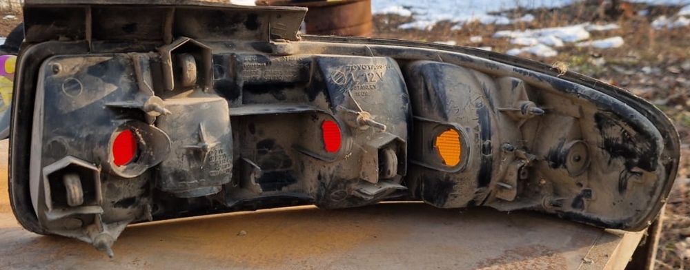 Продам фары на Тойота  celica