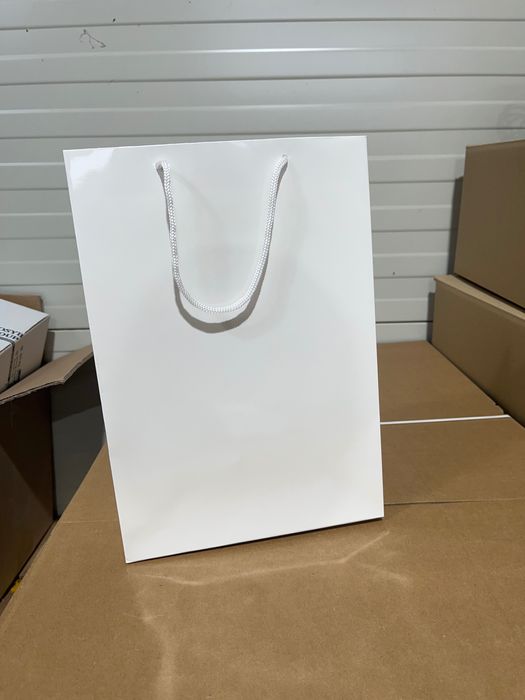 Vând pungă plastifiată și de hârtie