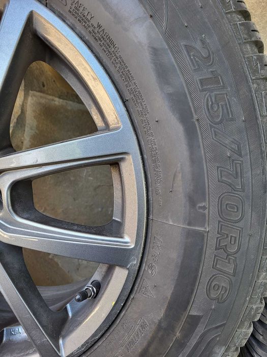 Продавам взесезонни гуми Maxxis M+S. На един Сезон с оригинални джанти