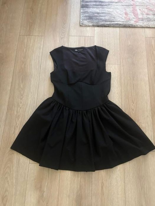 Черна рокля Zara