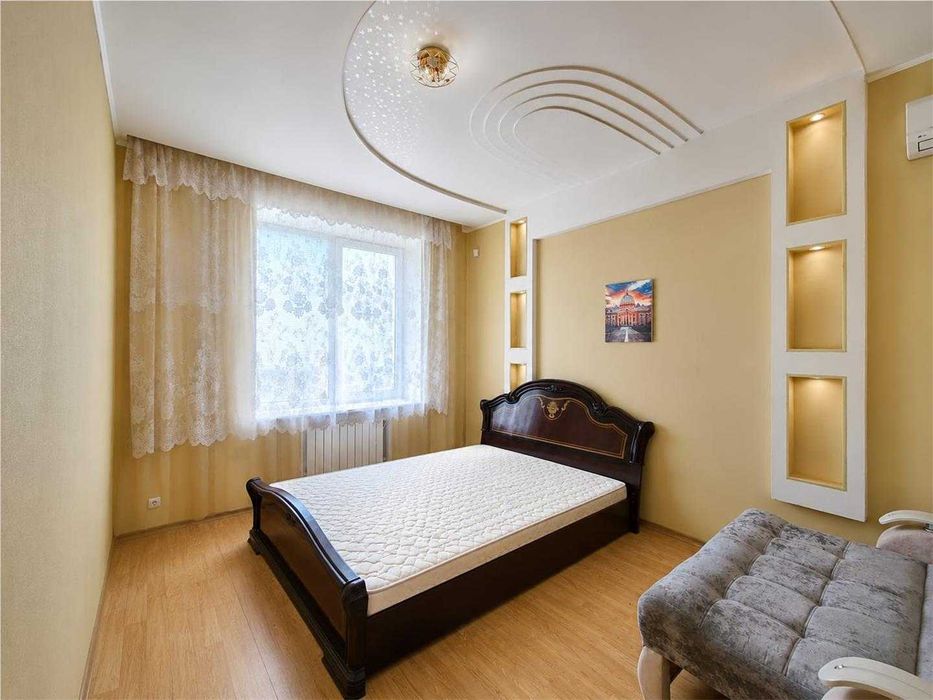 Продам два 2 эт коттеджа в центре города.