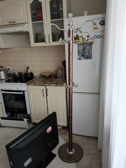 Продам вешалку железная