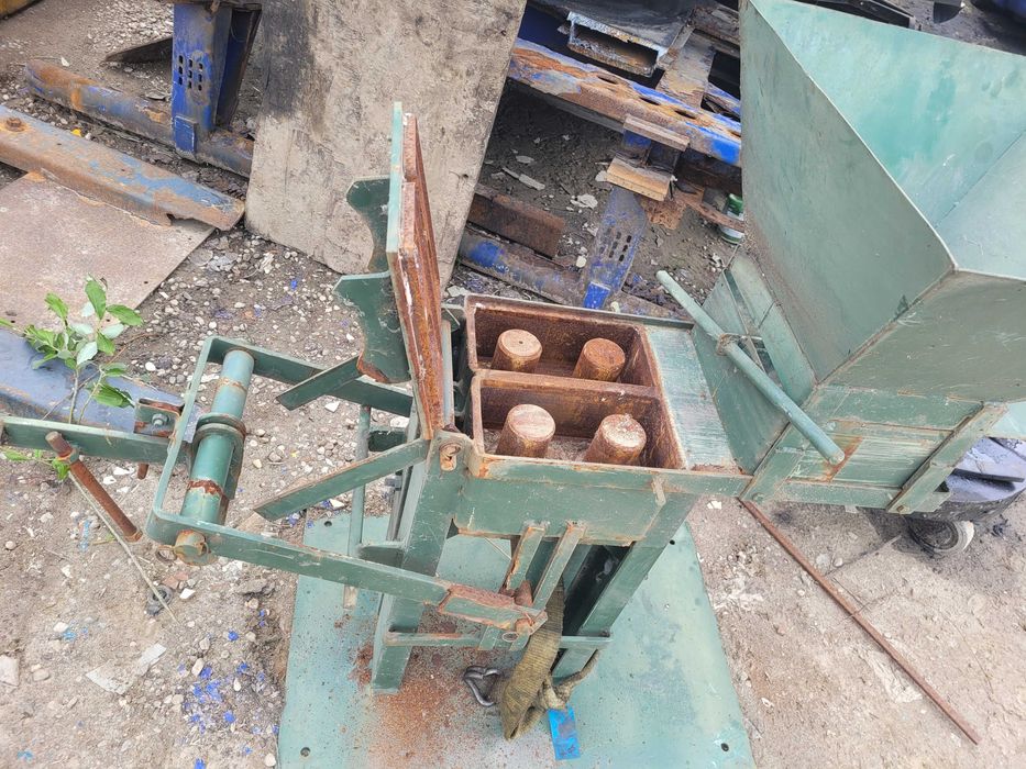 Presa noua mecanica pentru cărămidă cu 2 compartimente